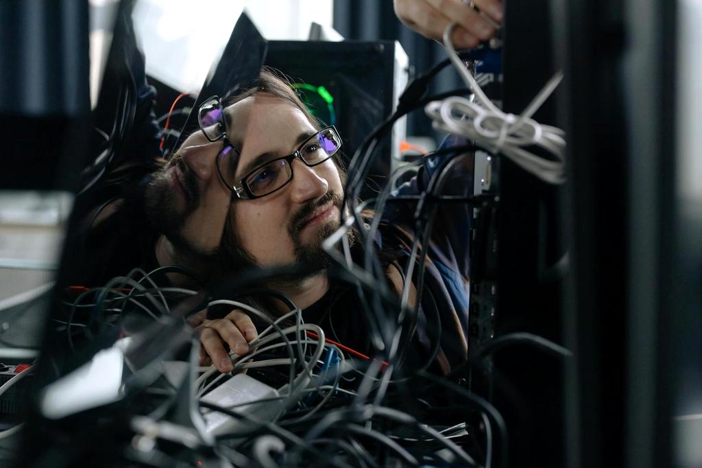 IT specialist assisting client with technology solutions